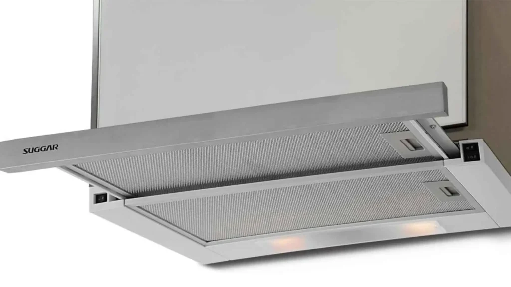 Depurador Suggar Slim aberto mostrando o sistema retrátil e a grade de alumínio