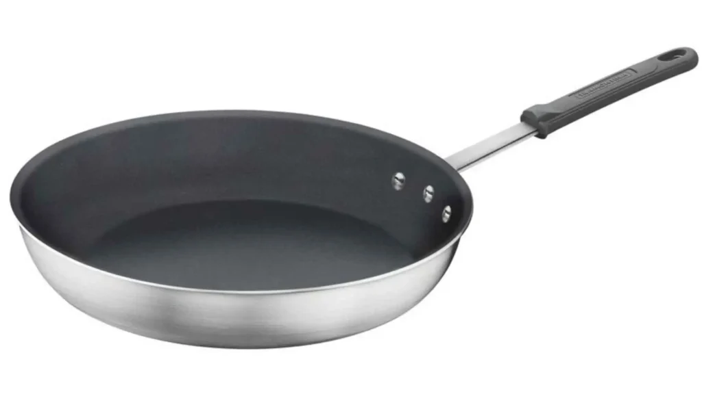 Frigideira Tramontina Profissional 25cm em alumínio com cabo de aço inox e luva de silicone vermelha