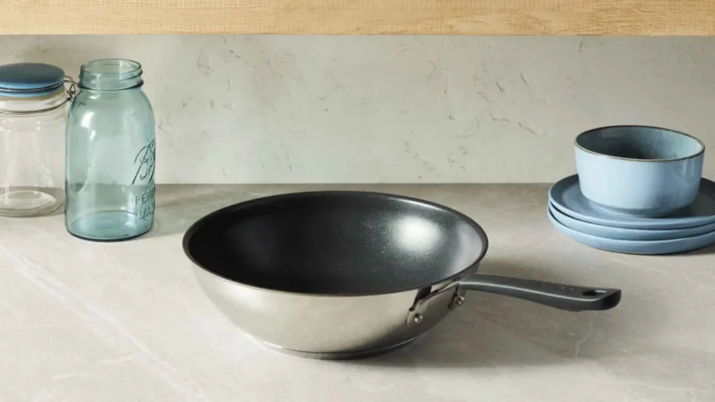 Frigideira Wok Tefal Jamie Oliver 28cm em aço inox com revestimento interno antiaderente Titanium