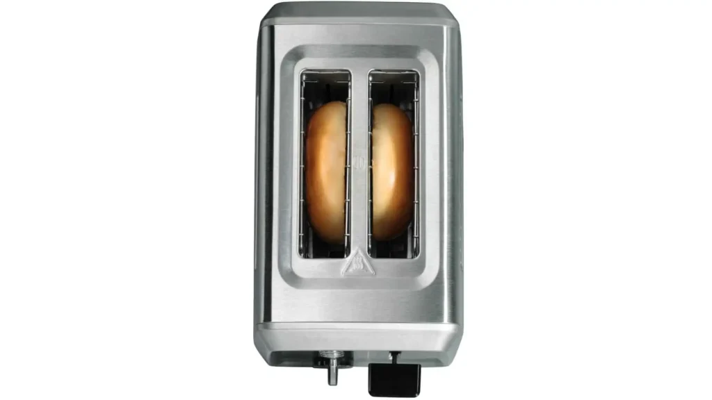 Vista superior das aberturas extralargas da Torradeira Elétrica Hamilton Beach com fatias de pães artesanais sendo tostadas