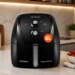 Fritadeira sem óleo Air Fryer Mondial AFN-80-FB de 8 litros preta sobre bancada de cozinha com alimentos ao lado
