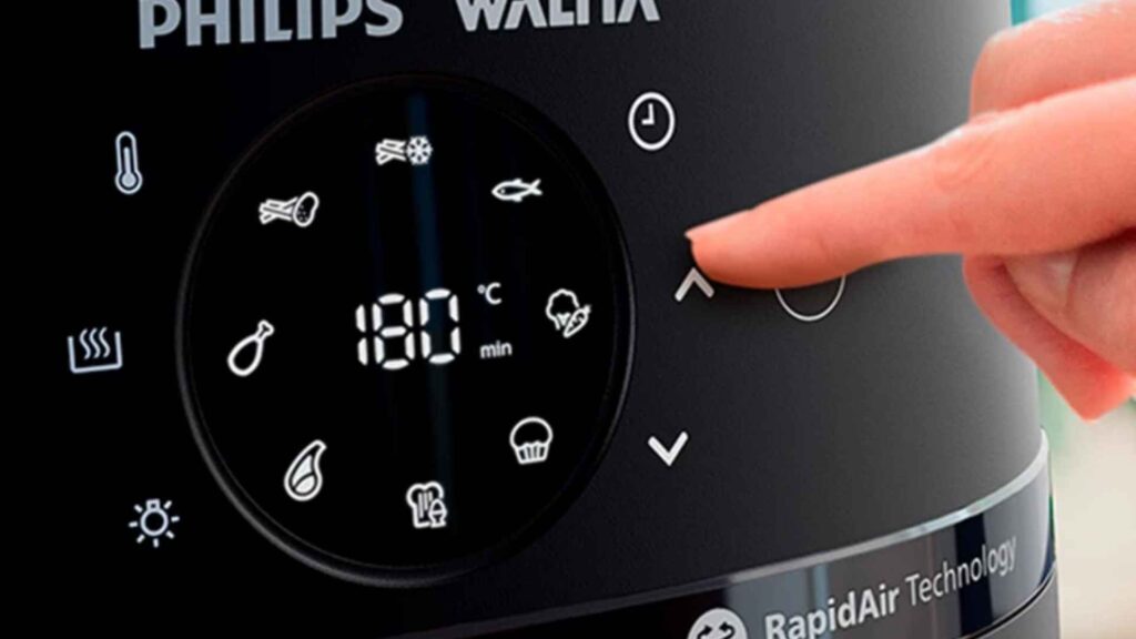 Close no painel digital touch da Airfryer Philips Walita NA230 com indicador de temperatura em 180 graus