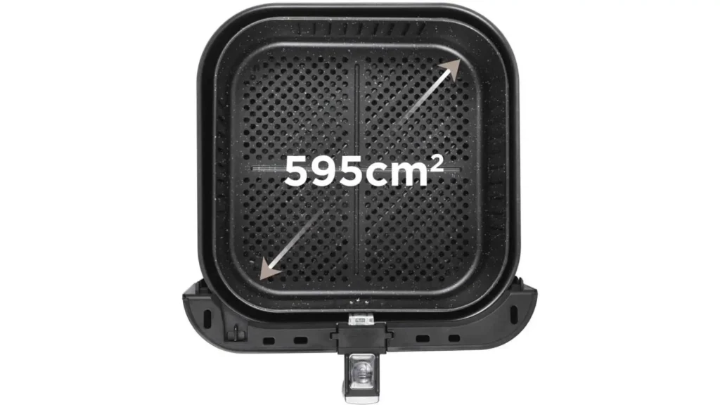Visão interna do cesto da Fritadeira Air Fryer Midea Widemax destacando a área de 595cm² e o revestimento antiaderente BlackStone
