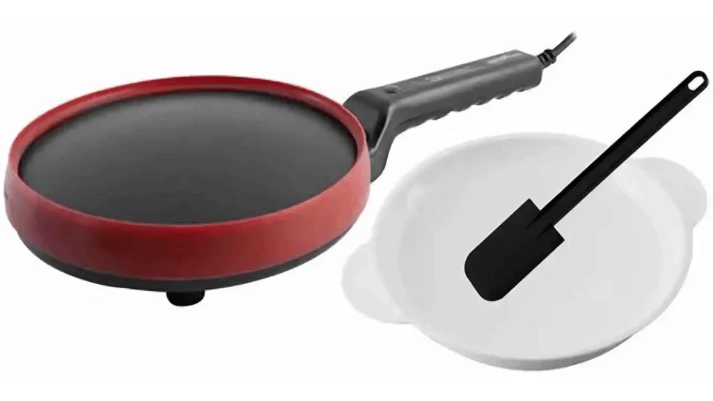 Crepioca Britânia 3 em 1 acompanhada de espátula preta e recipiente para massa branco