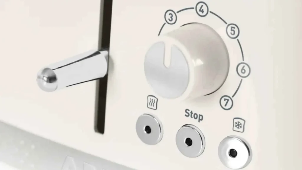 Detalhe dos botões luminosos e seletor de 7 níveis de temperatura da Torradeira Arno Soleil