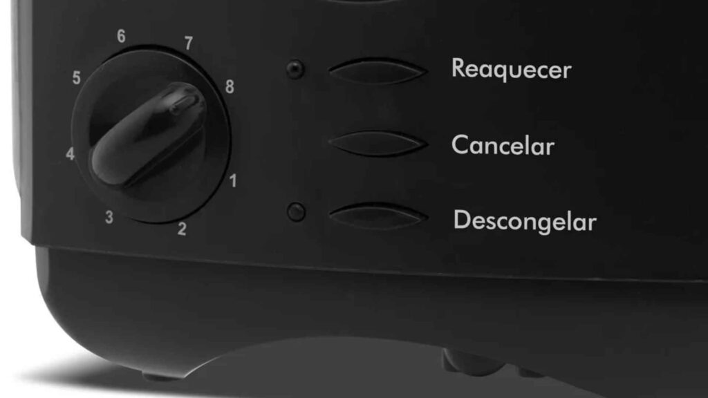 Botões de função e seletor de 8 níveis de tostagem da Torradeira Philco French Toast Inox