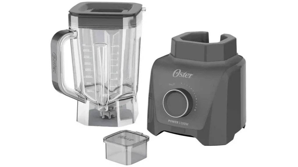 Liquidificador 1100 Full Oster Cinza desmontado com jarra de 3,2 litros e tampa medidora em destaque