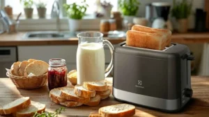 Torradeira Elétrica Electrolux ETS10 em aço inox sobre uma mesa de café da manhã completa com frutas e pães