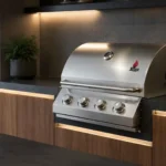 Churrasqueira a gás de embutir Chaleur Brasil em aço inox com 4 queimadores embutida em móvel planejado de madeira