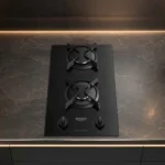 Cooktop 2 Bocas Dako Supreme instalado embutido em bancada de cozinha planejada escura