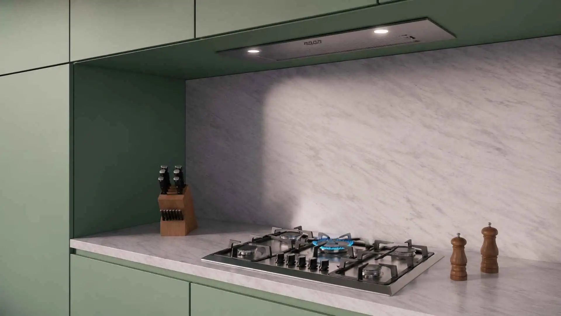 Cooktop 5 bocas Fischer Infinity em aço inox instalado em uma bancada moderna de cozinha planejada com armários verdes