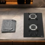 Cooktop Fischer 2 Bocas 7726-11474 a gás instalado em uma bancada moderna de cozinha planejada