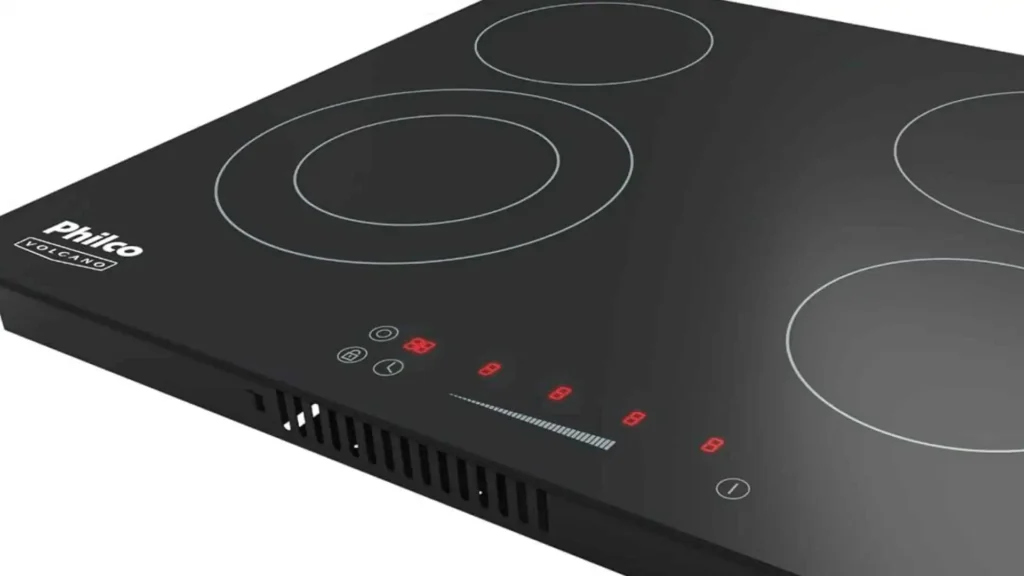 Close-up do painel de controle digital touch com luzes vermelhas indicadoras acesos no Cooktop Philco Volcano 4 Bocas PCT44VC vitrocerâmico