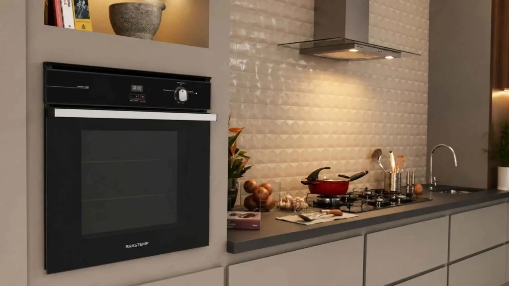 Forno de embutir elétrico Brastemp 78L BOA84 instalado em nicho de armário planejado