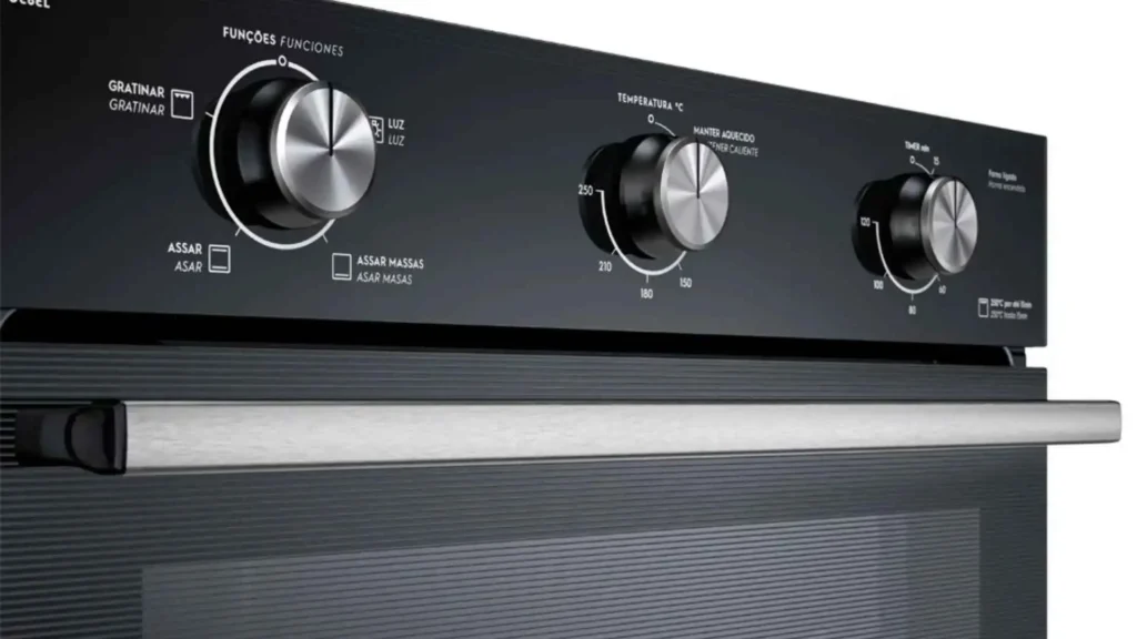 Detalhe do painel mecânico e seletores de temperatura do forno de embutir elétrico Electrolux 80L OE8EL