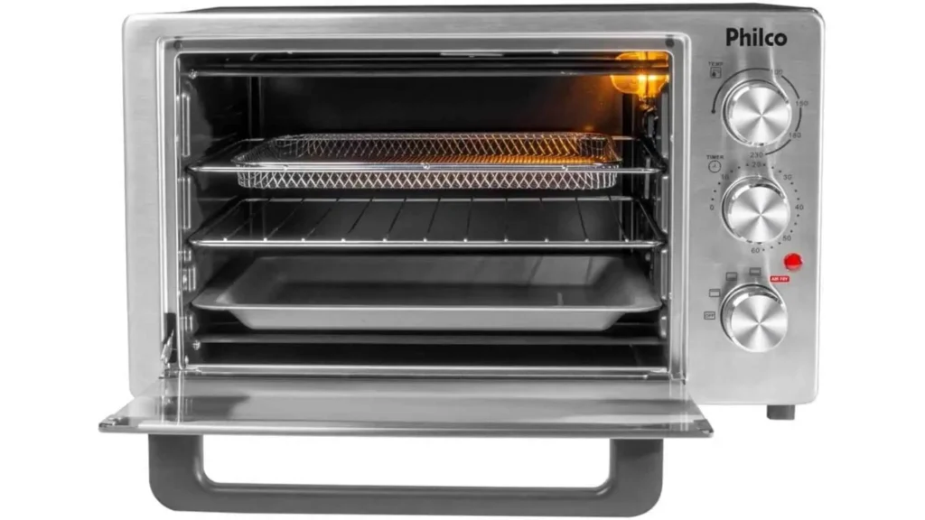 Interior do Forno Elétrico Philco PFE40I aberto exibindo o cesto de Air Fry, grelha e bandeja coletora de gordura