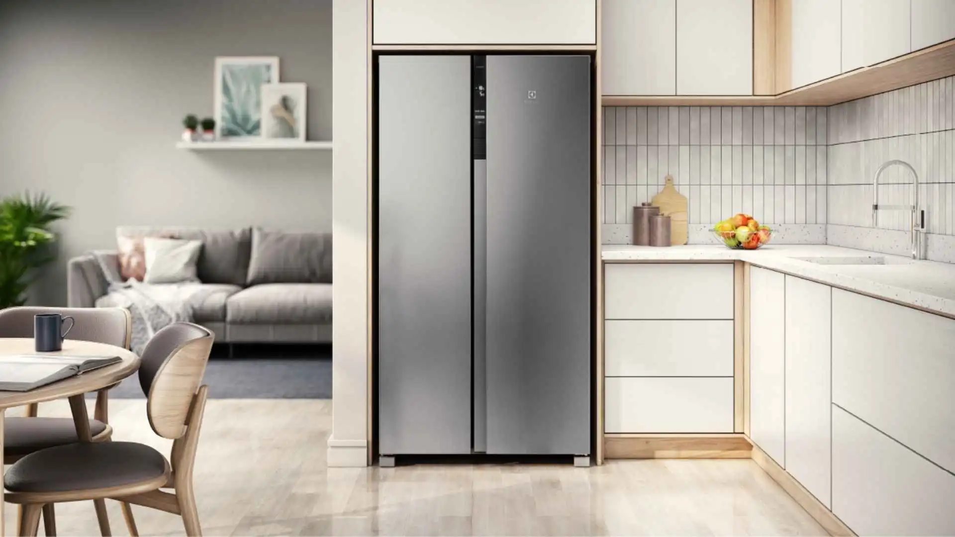 Visão frontal da Geladeira Electrolux 435L IS4S Side by Side Inox Look em uma cozinha moderna