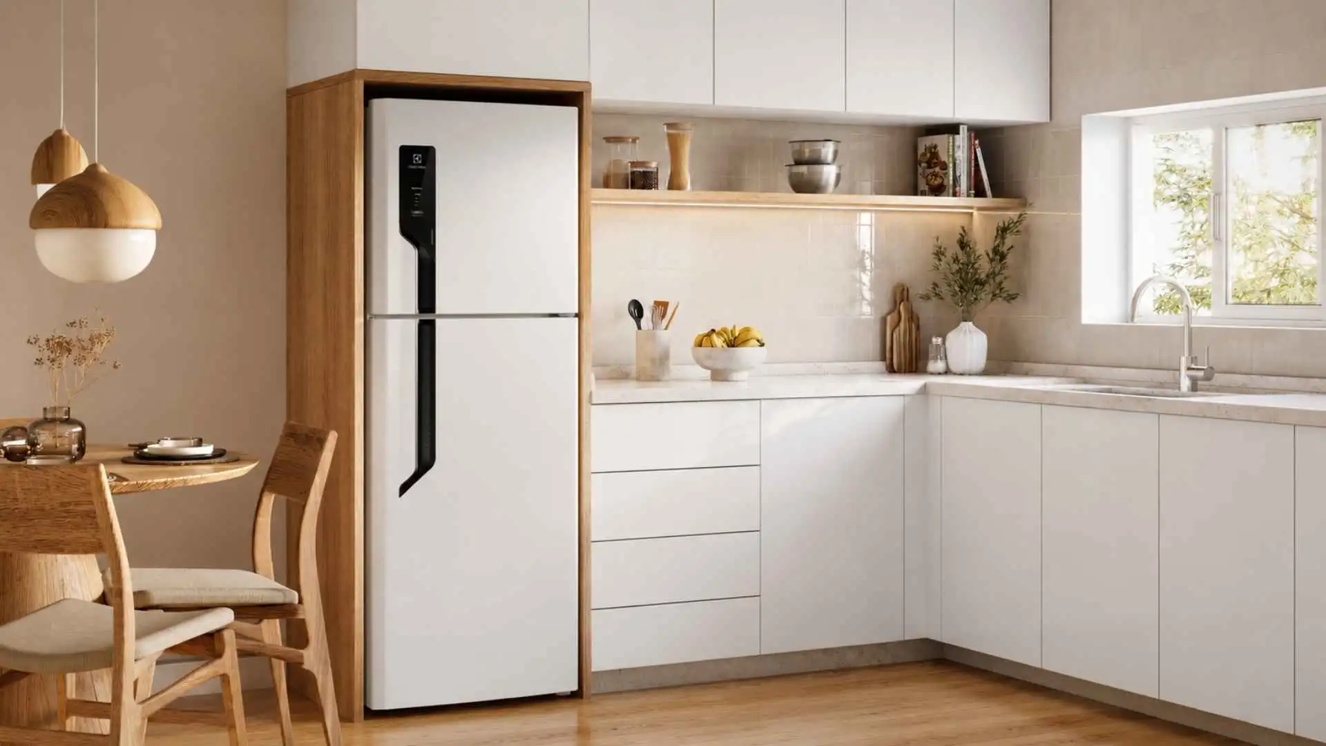 Geladeira Electrolux Frost Free 432L TF70 branca instalada em uma cozinha planejada moderna