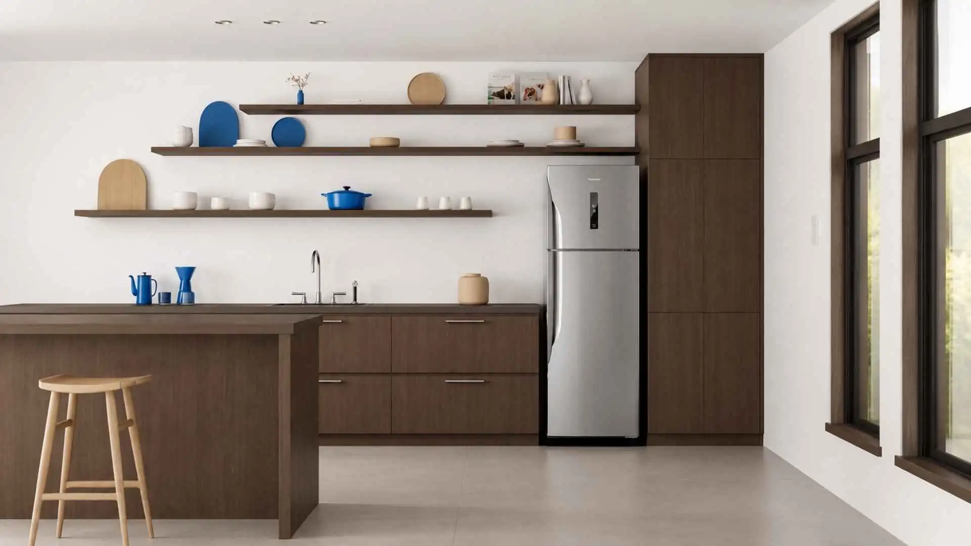 Geladeira Panasonic BT44 em aço escovado instalada em uma cozinha planejada moderna com armários amadeirados