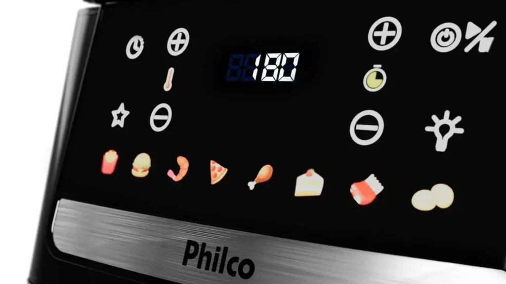 Painel digital touch com ícones de funções pré-programadas acesos na Air Fryer Philco PAF65A