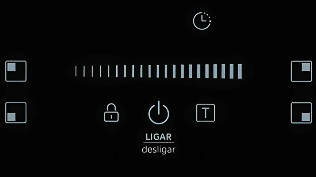 Detalhe do painel digital touch slider do cooktop 4 bocas de indução Even Pro Midea aceso na cor azul