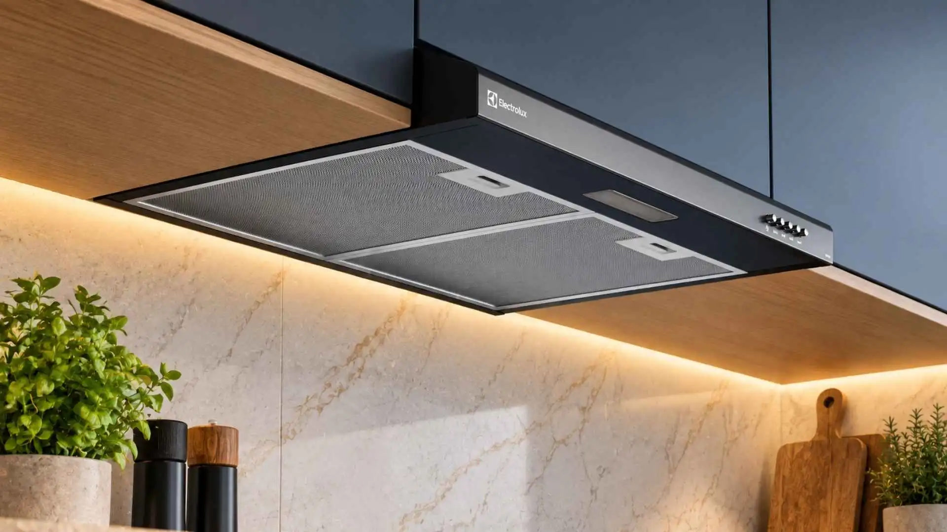 Detalhe do design slim e telas de alumínio laváveis do depurador de ar Electrolux DE6SB 60cm